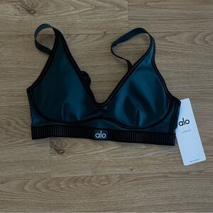 Alo Yoga Airlift Line Up Bra in Midnight Green size S- worn once